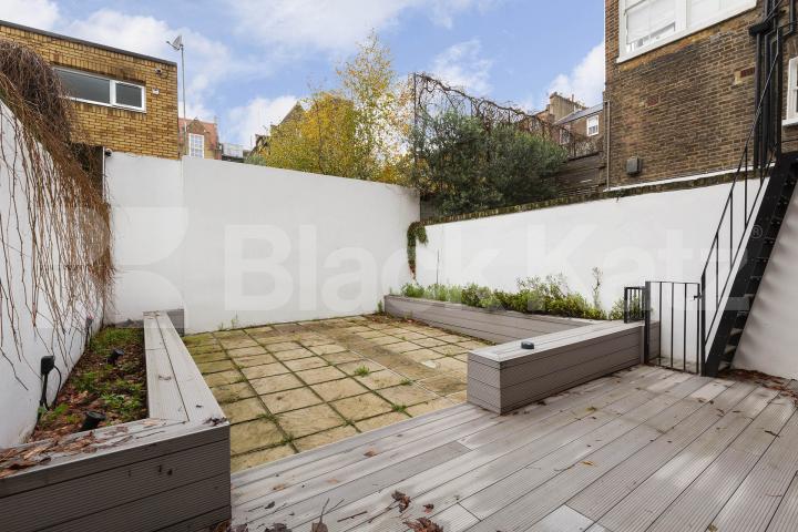 Stunning three bed with two bathrooms and a garden in Notting Hill Collville Road , Notting Hill